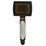 Щетка-пуходерка с пластиковой щетиной.